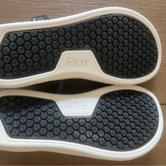 Flux Footwear Knit Trainer - Picture 3 of 3